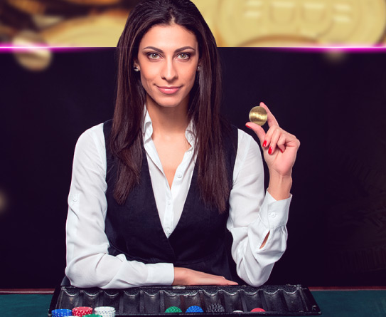 Дилер перед игрой Девушка дилер казино